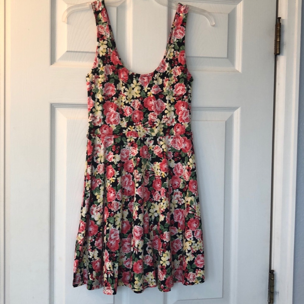Forever 21 skater skirt size small